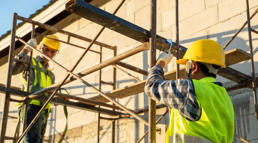 Professional fairlawn roofing services in Savanna, IL
